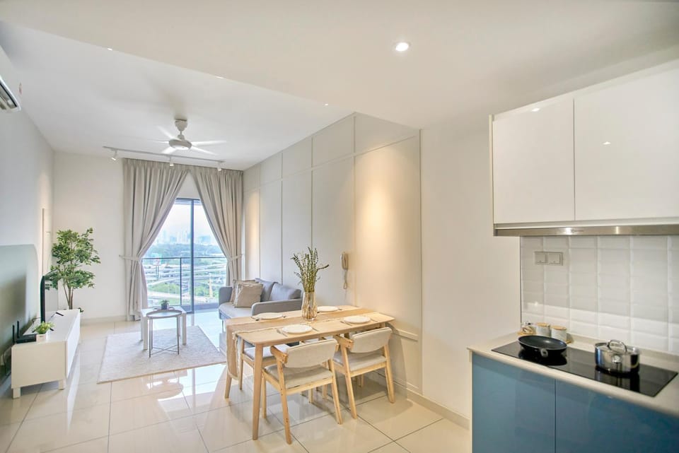 Balcony/Terrace, Kitchen or kitchenette, Living room, Seating area, Dining area, minibar, stove