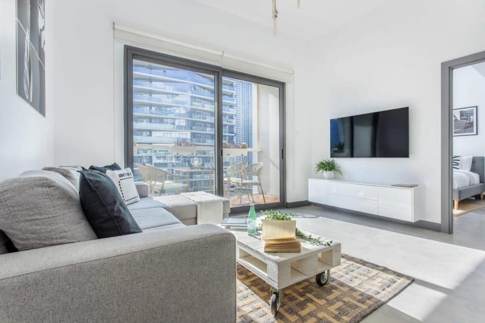 Frank Porter - Marina Views Tower B Apartment in Dubai
