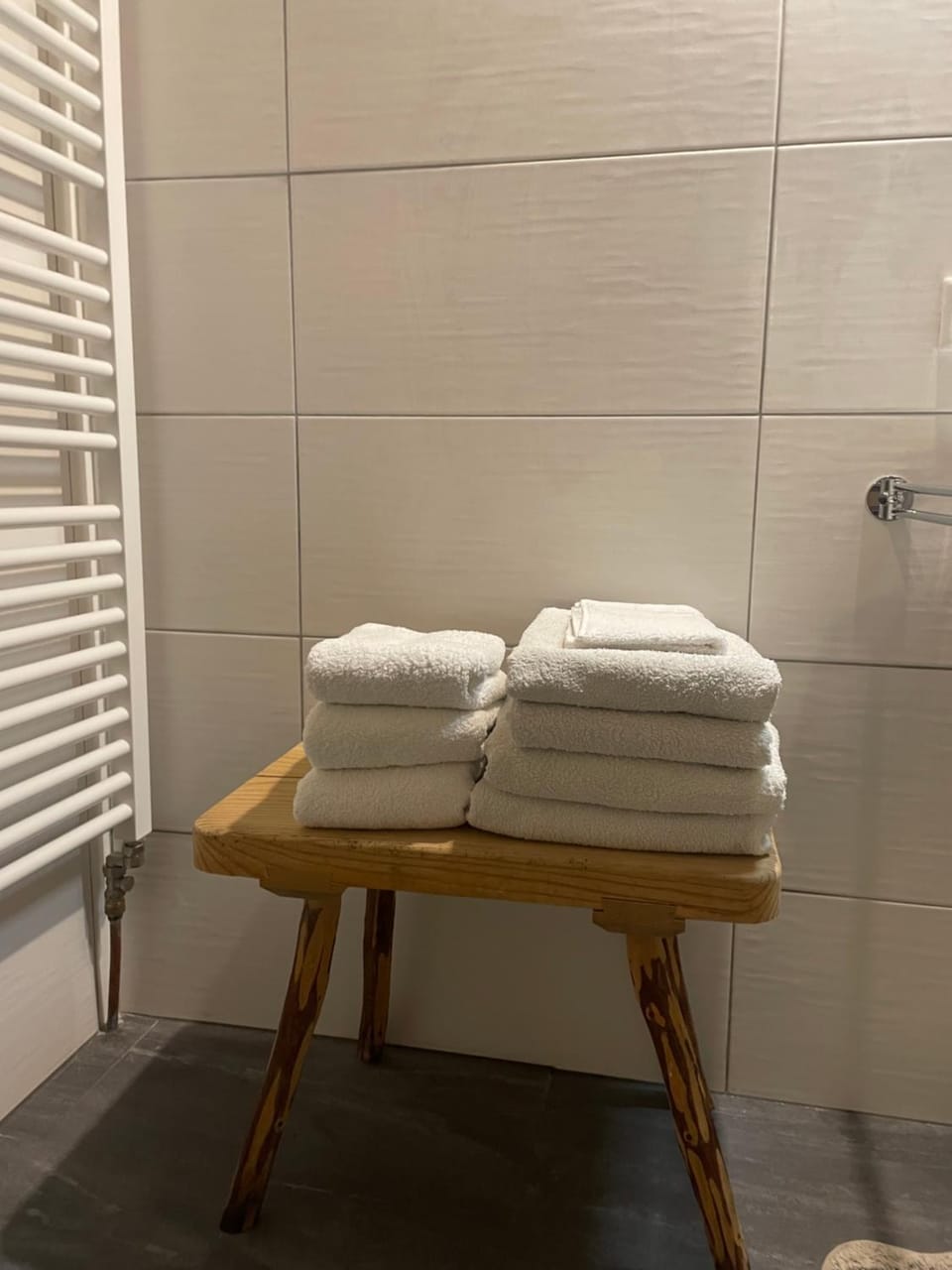 Bathroom, towels