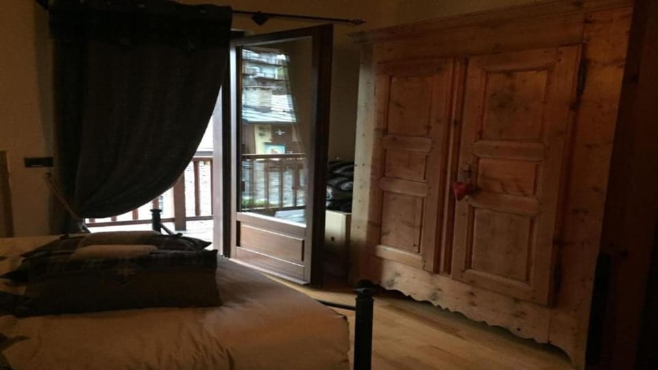 Property building, Living room, Bedroom