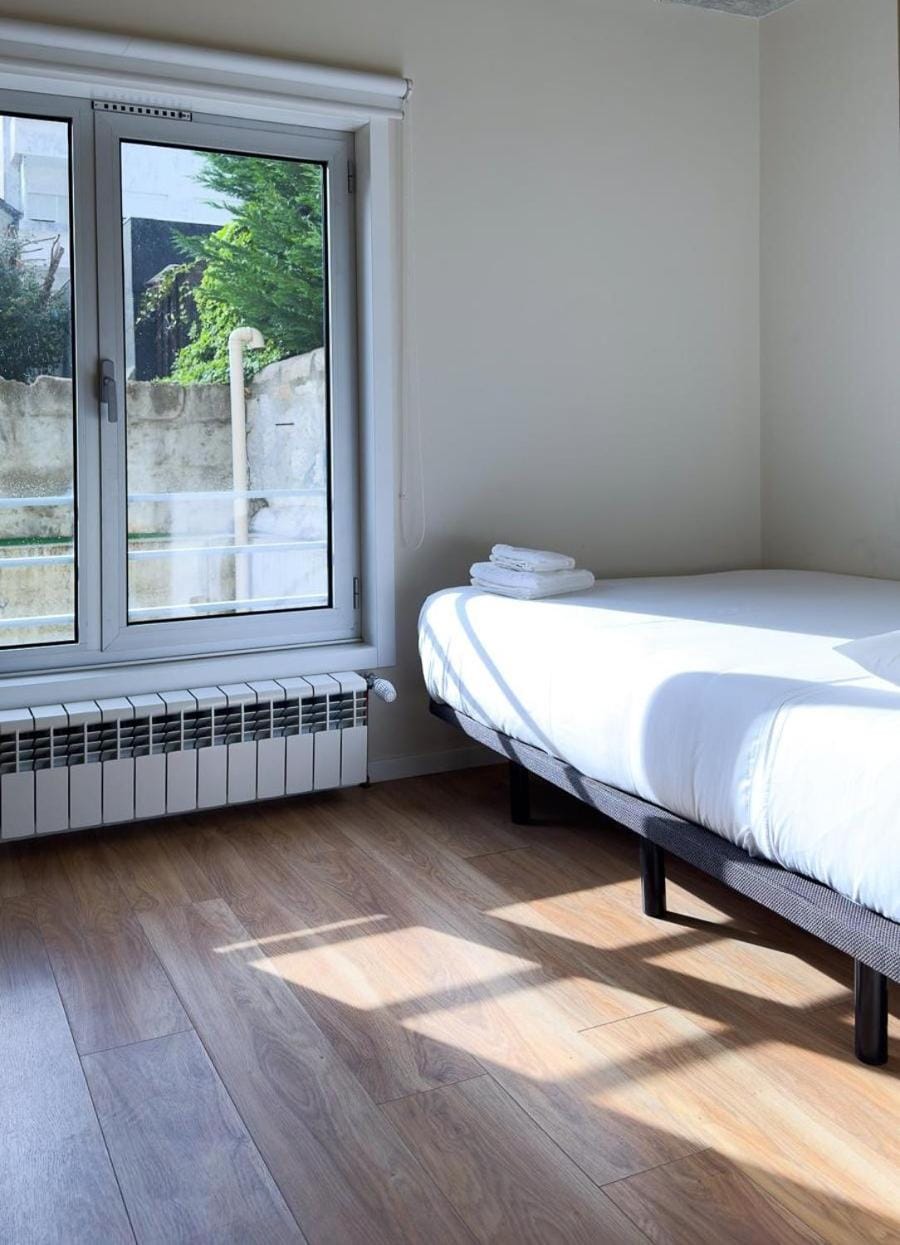 Bed, View (from property/room), View (from property/room), Bedroom, Garden view