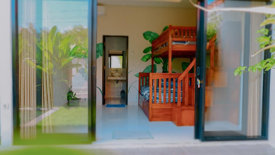 Bedroom, bunk bed