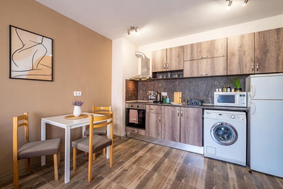 Coffee/tea facilities, Kitchen or kitchenette, Dining area, minibar, pet friendly, toaster, washing machine