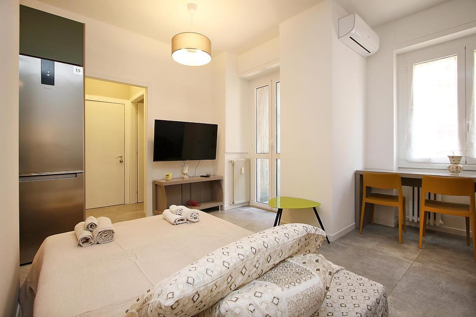 Communal lounge/ TV room, Bed, TV and multimedia, Photo of the whole room, Bedroom, internet, wardrobe, air conditioner