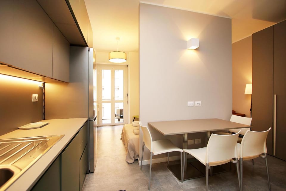Kitchen or kitchenette, Dining area, stove