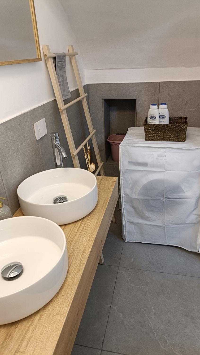 Bathroom, towels