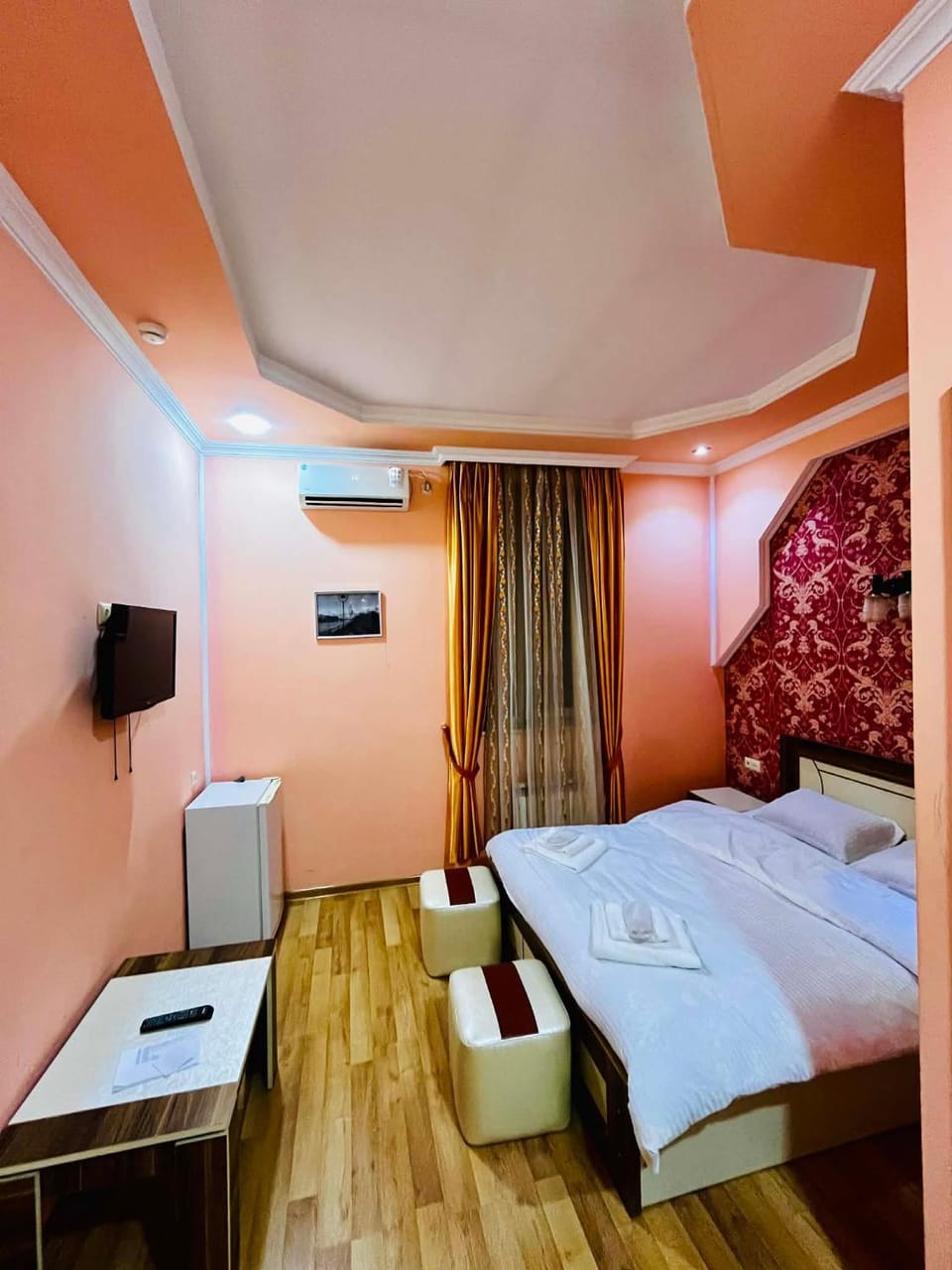 Shower, Toilet, Communal lounge/ TV room, Bed, Bathroom, TV and multimedia, Bedroom, Location, hair dryier, heating, internet, towels, air conditioner
