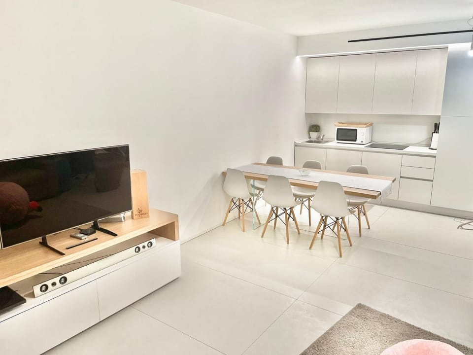 TV and multimedia, Kitchen or kitchenette, Dining area, minibar, pet friendly, stove