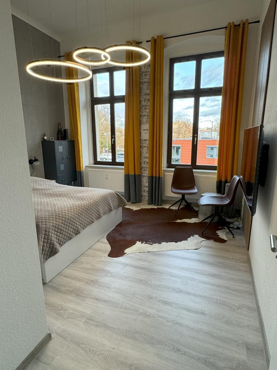 Bed, TV and multimedia, Living room, Photo of the whole room, Bedroom