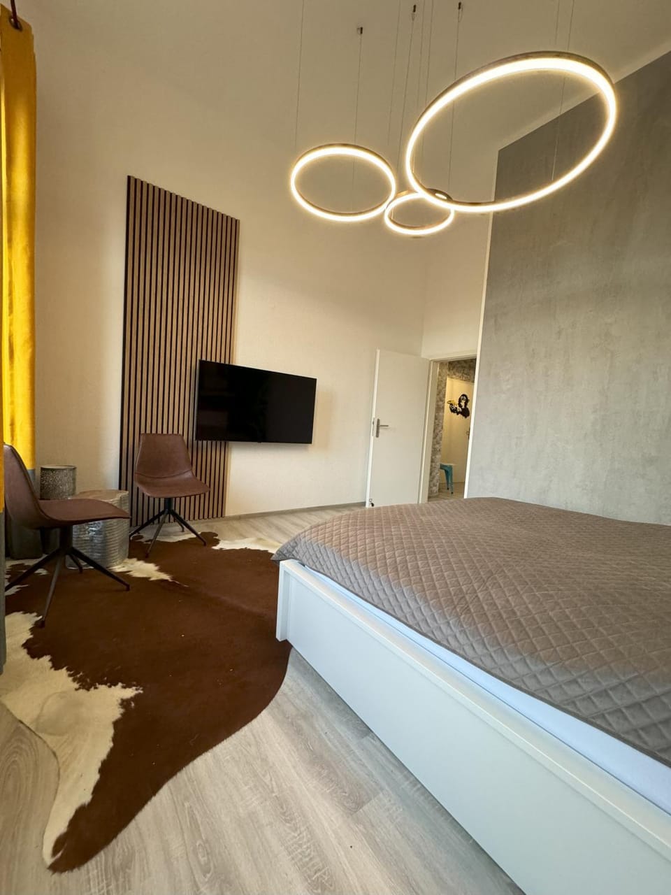 Bed, TV and multimedia, Living room, Photo of the whole room, Bedroom