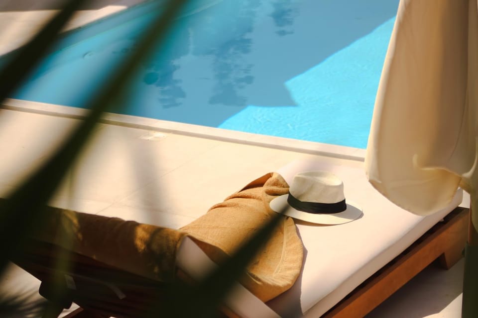 Pool view, Swimming pool, sunbed