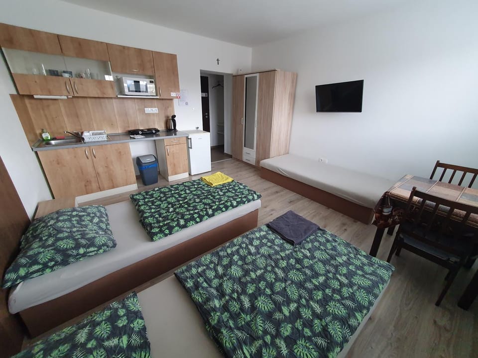 Photo of the whole room, kitchen