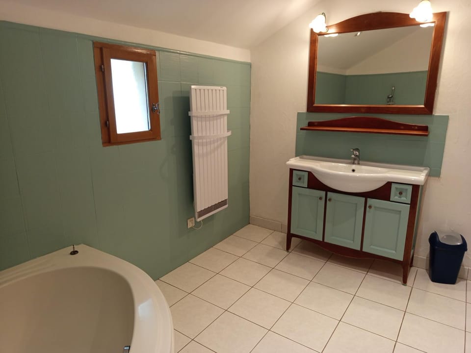 Gîte à la campagne avec jardin et piscine House in Occitanie