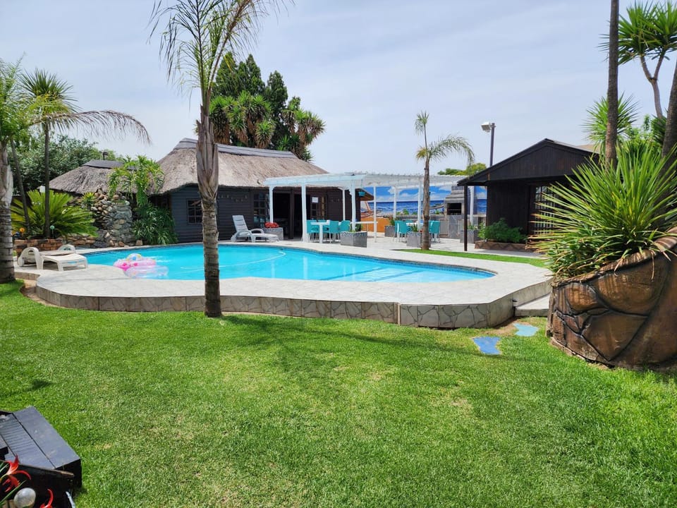 Property building, Swimming pool, sunbed