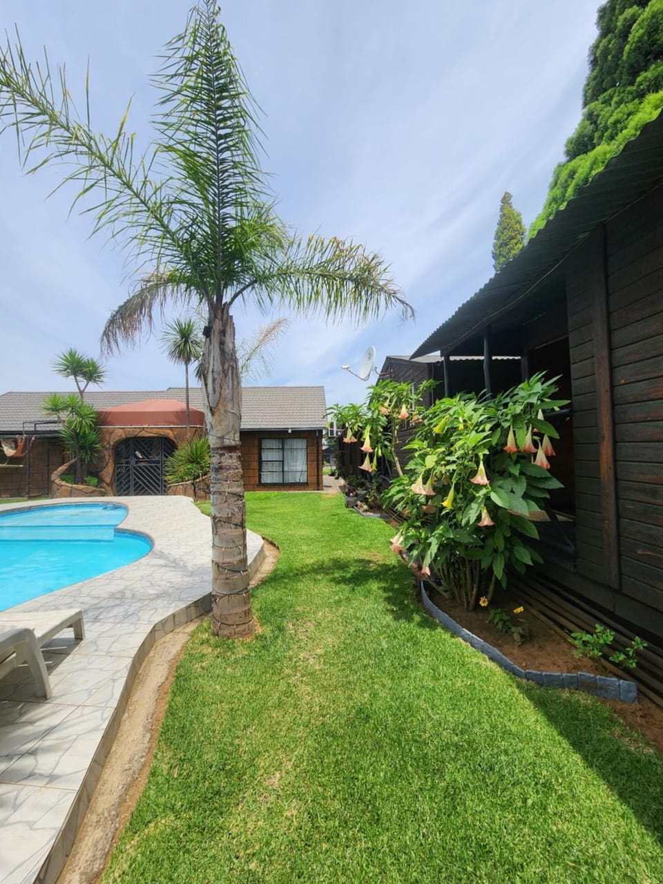 Property building, Garden, Swimming pool