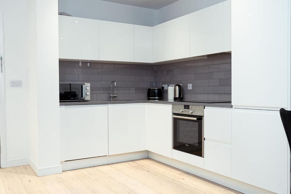 Luxury 1-Bedroom Escape Apartment in London