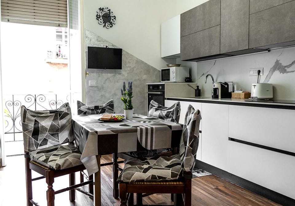 Kitchen or kitchenette, Dining area, kitchen