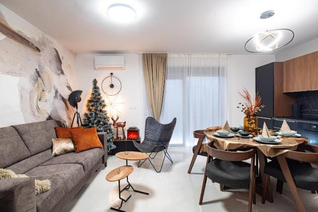 Communal lounge/ TV room, TV and multimedia, Living room, Seating area, Dining area