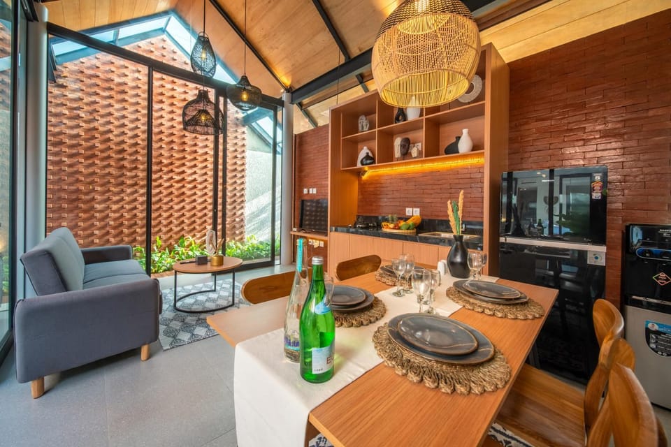 Communal lounge/ TV room