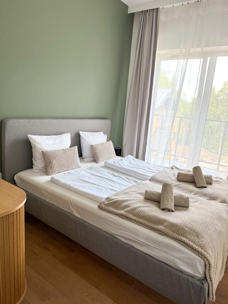 Bed, Photo of the whole room, Bedroom, towels