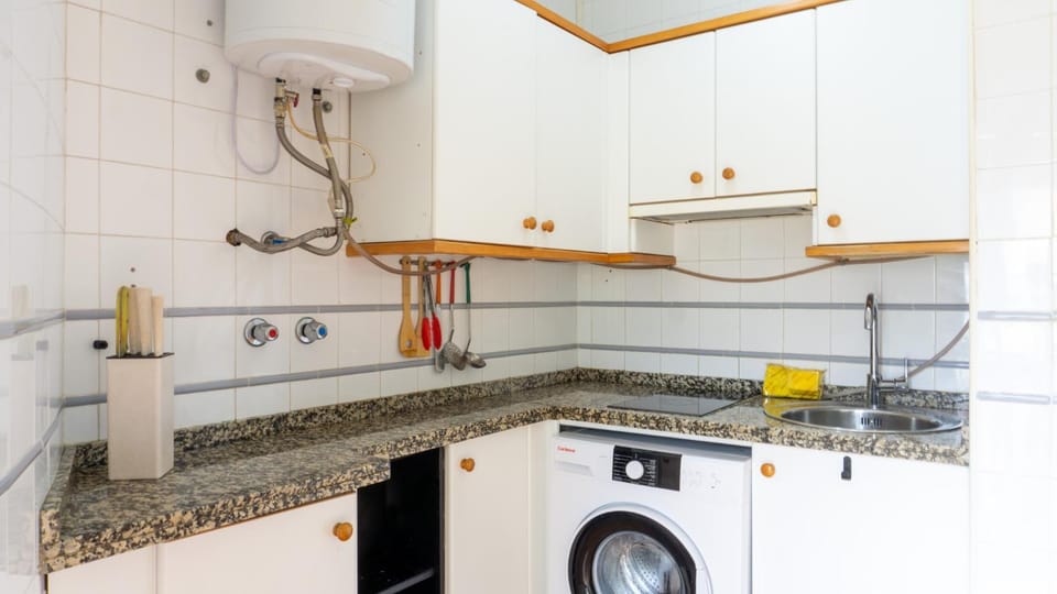 Kitchen or kitchenette, stove, washing machine