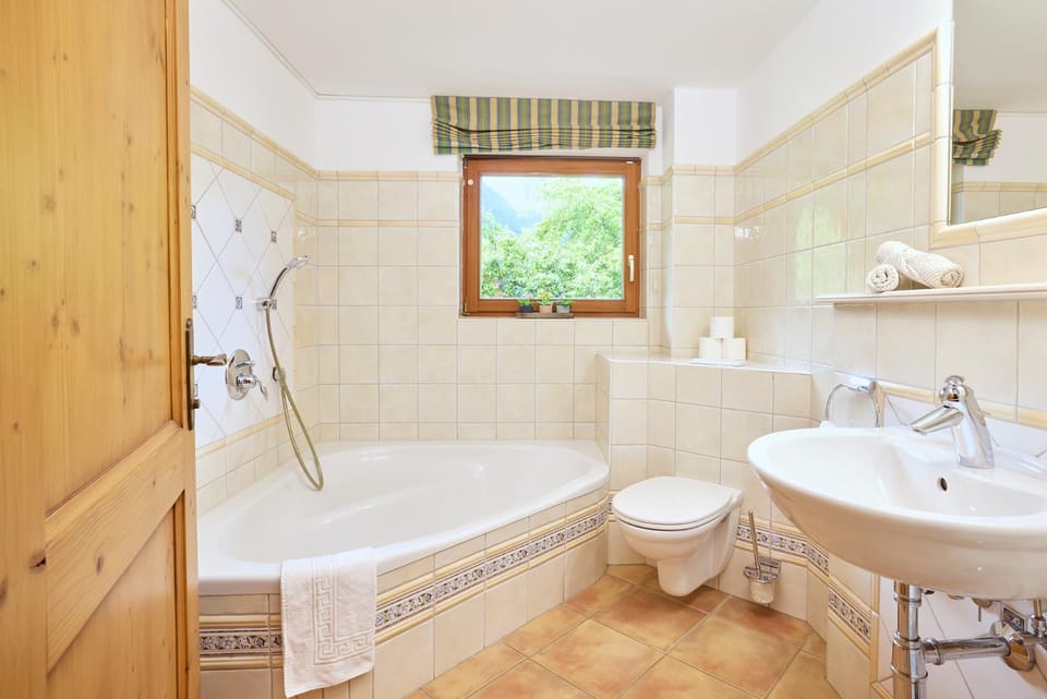 Toilet, Bathroom, Bath, towels
