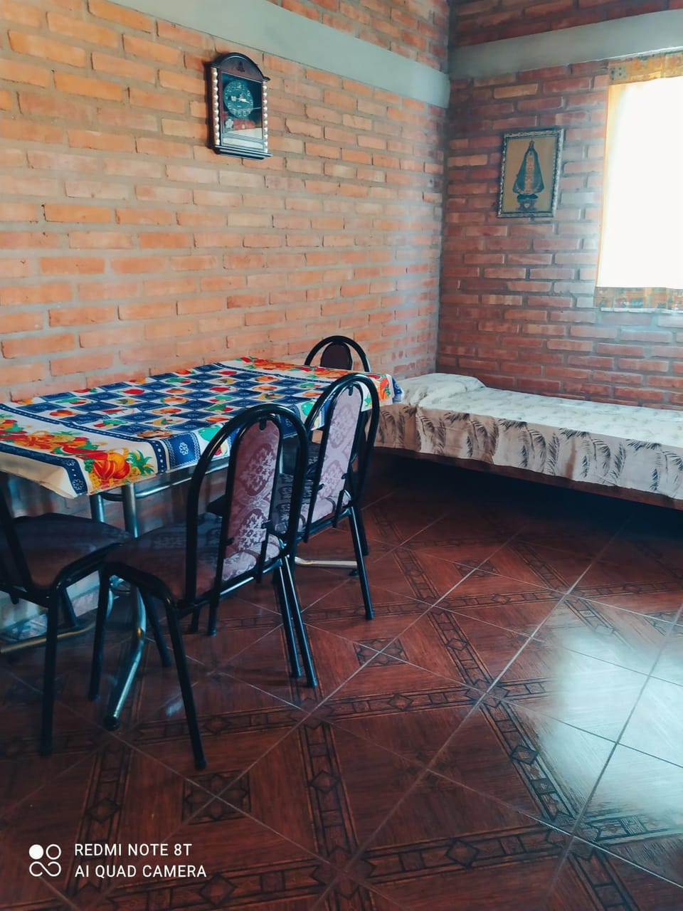 Bed, Dining area