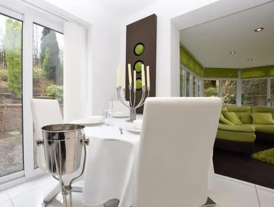 Eastfield Lodge with Hot Tub House in England