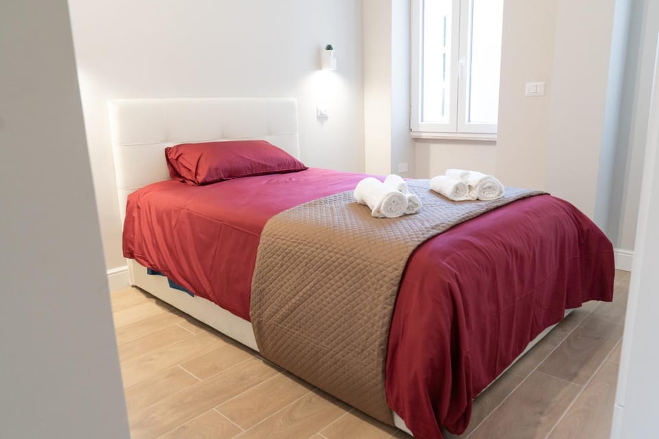 Bed, Photo of the whole room, Bedroom, towels, air conditioner