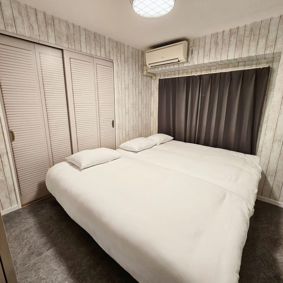 Bed, Bedroom, wardrobe, air conditioner