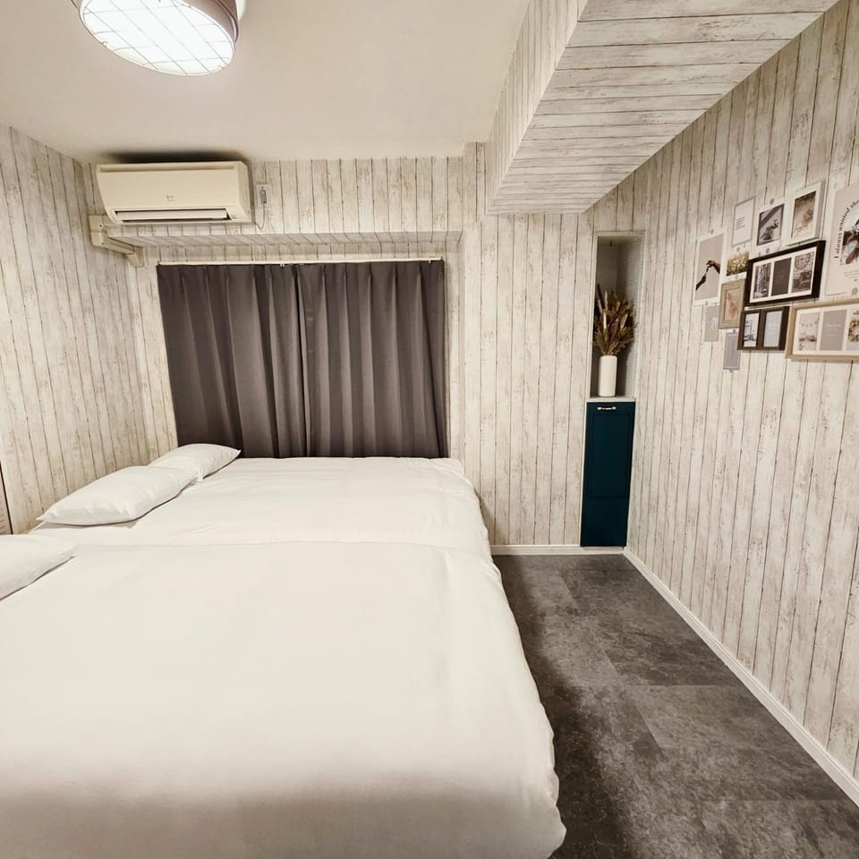 Bed, air conditioner