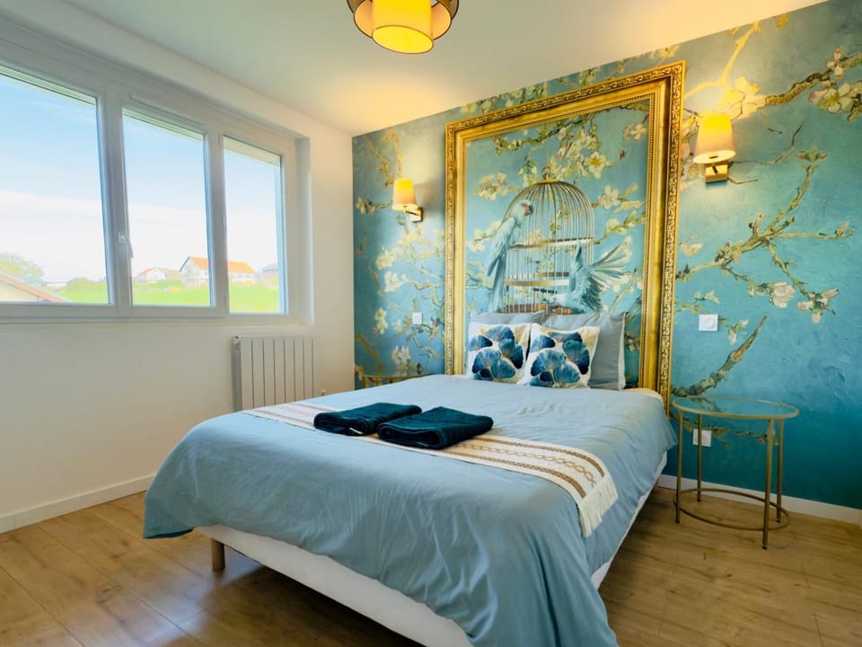 Bed, Photo of the whole room, Bedroom