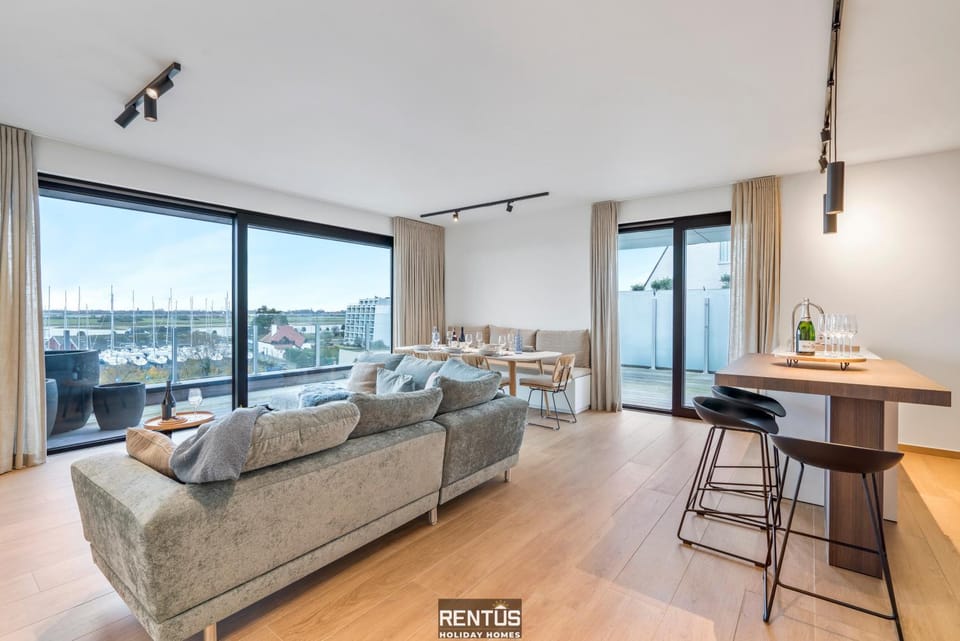 View (from property/room), Living room, Seating area, Dining area