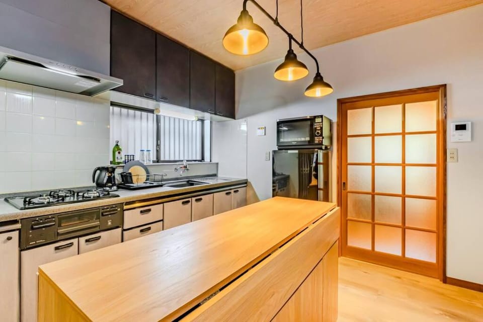Kitchen or kitchenette, Dining area, minibar, pet friendly, stove