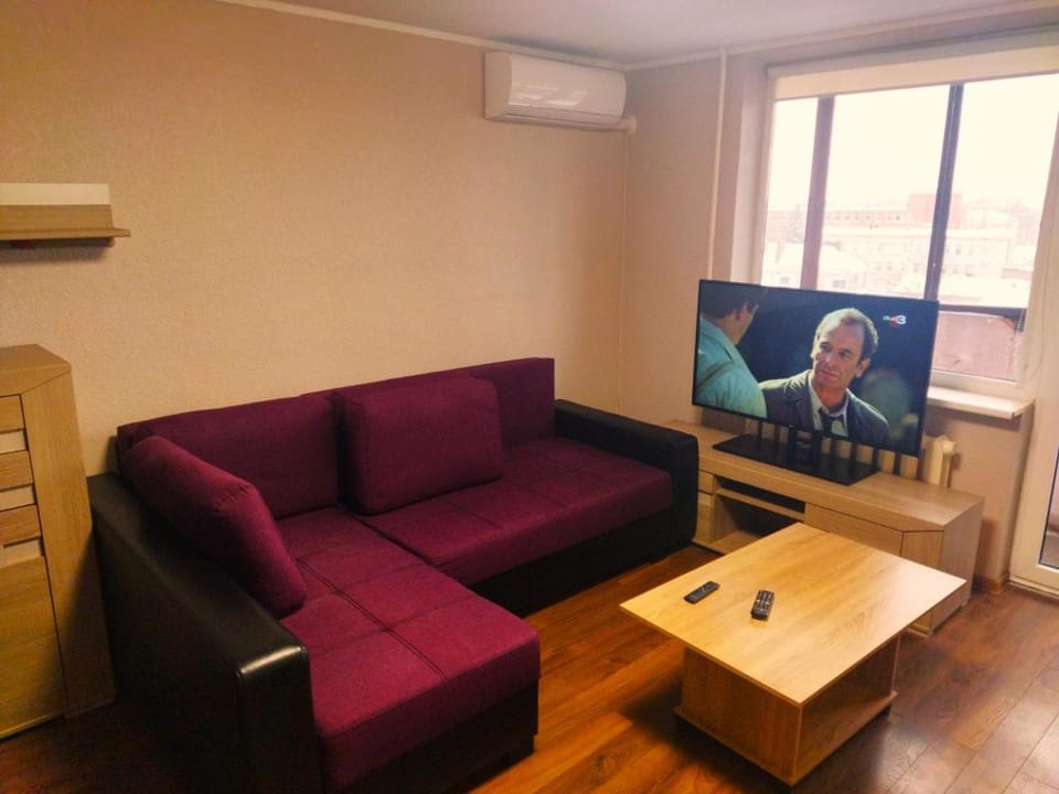 Communal lounge/ TV room, TV and multimedia, Seating area