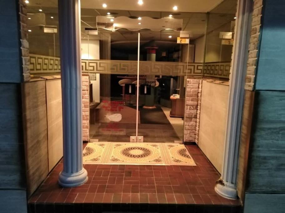 Facade/entrance