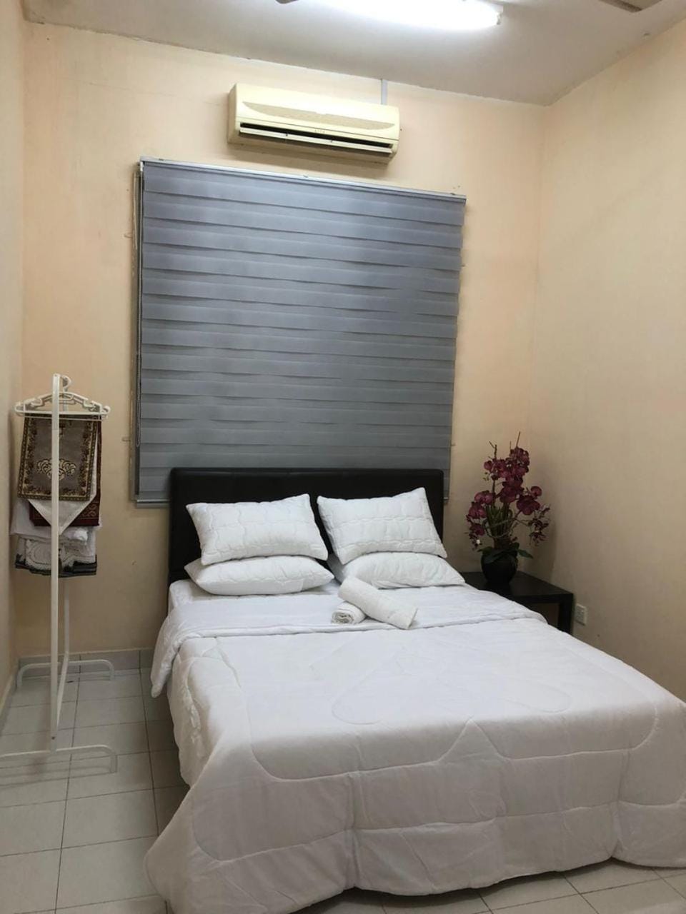 Bed, Photo of the whole room, Bedroom, air conditioner