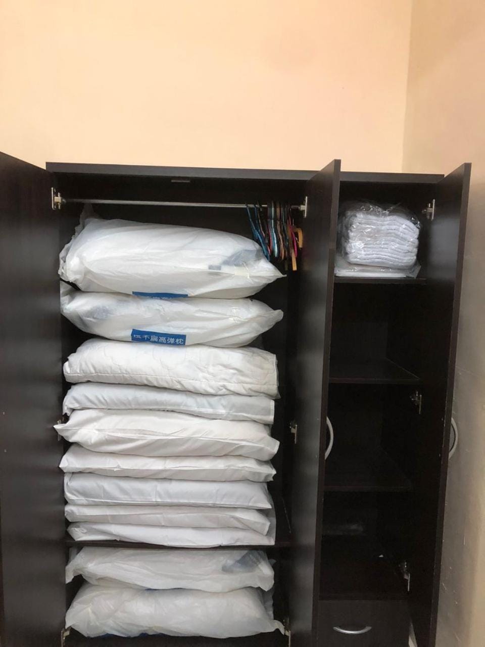 towels, wardrobe