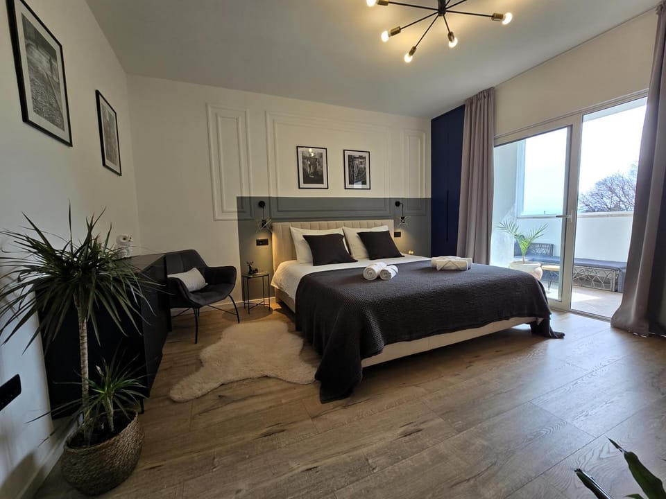 Bed, Balcony/Terrace, Bedroom, wardrobe