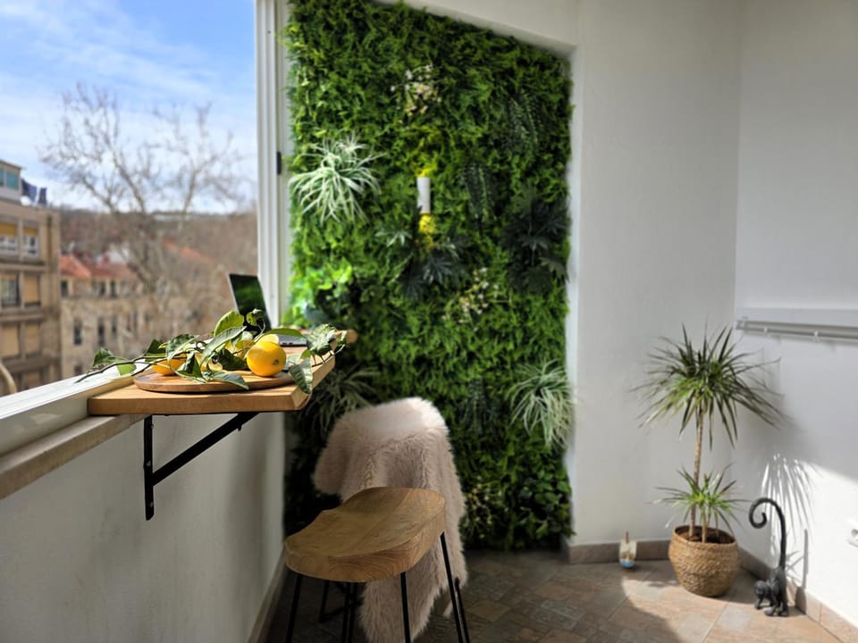 View (from property/room), Balcony/Terrace, Seating area, City view, Landmark view