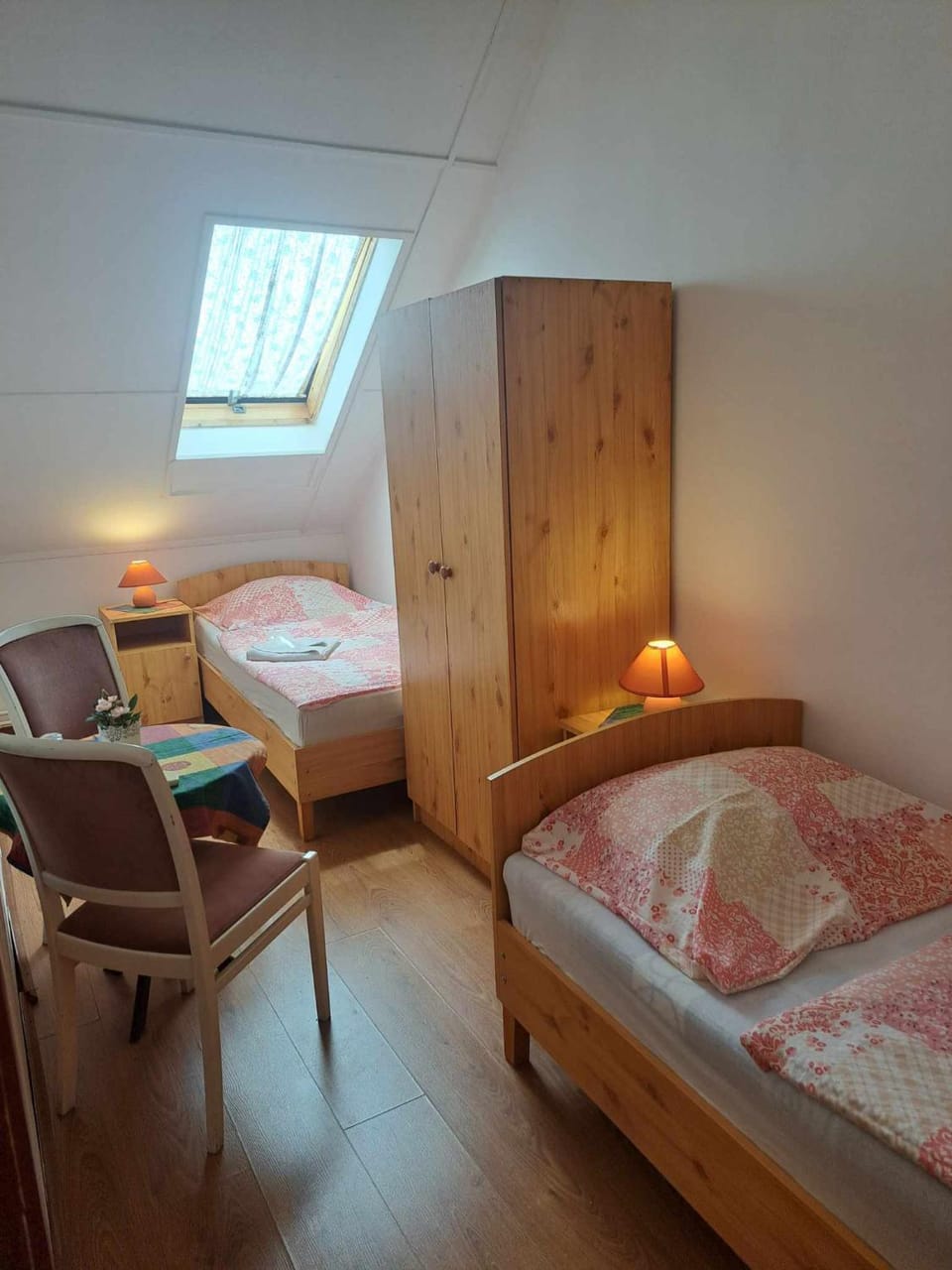 Bed, Photo of the whole room
