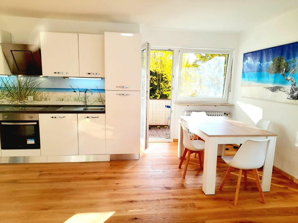 Kitchen or kitchenette, Dining area, dishwasher, oven, stove