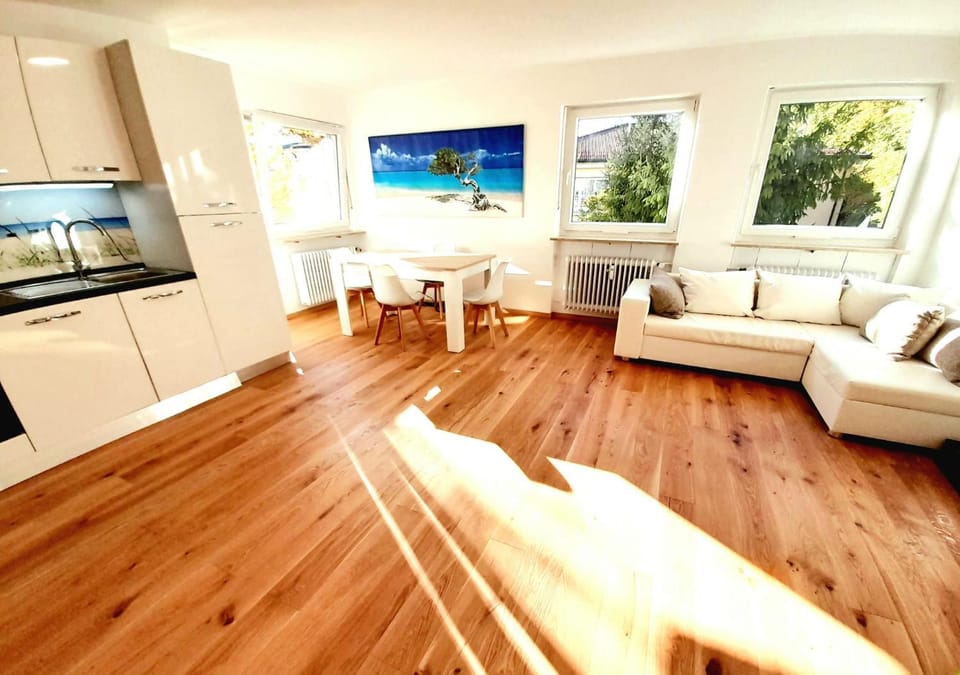 TV and multimedia, Kitchen or kitchenette, Living room, Seating area, Dining area, oven