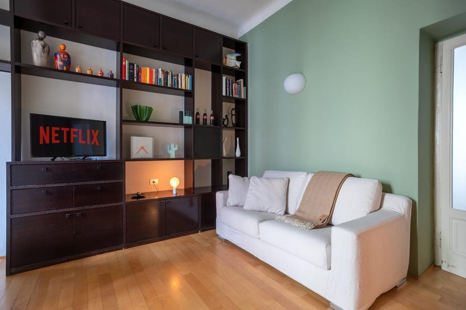 Day, Library, TV and multimedia, Living room, Seating area, wardrobe