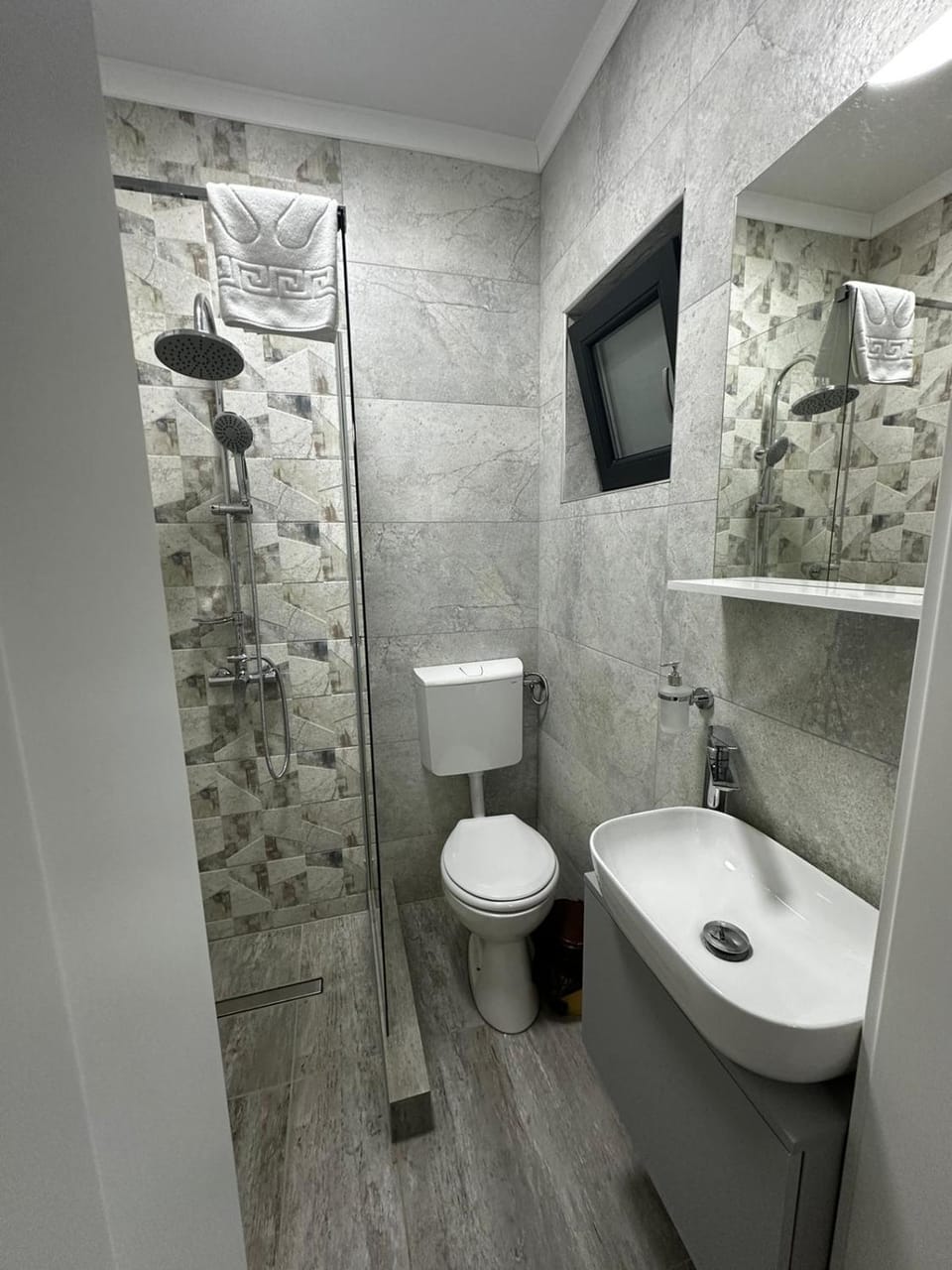 Pensiunea GRS Tunari Bed and Breakfast in Romania