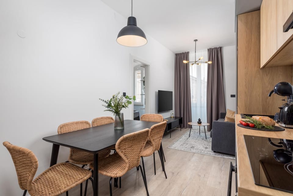 Kitchen or kitchenette, Living room, Seating area, Dining area