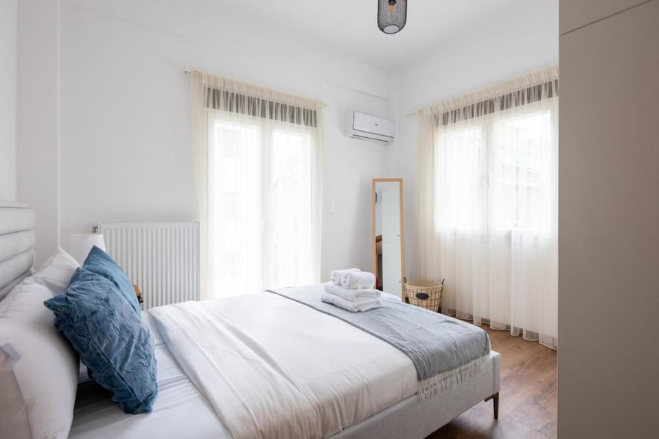 Bed, Bedroom, internet, towels, air conditioner