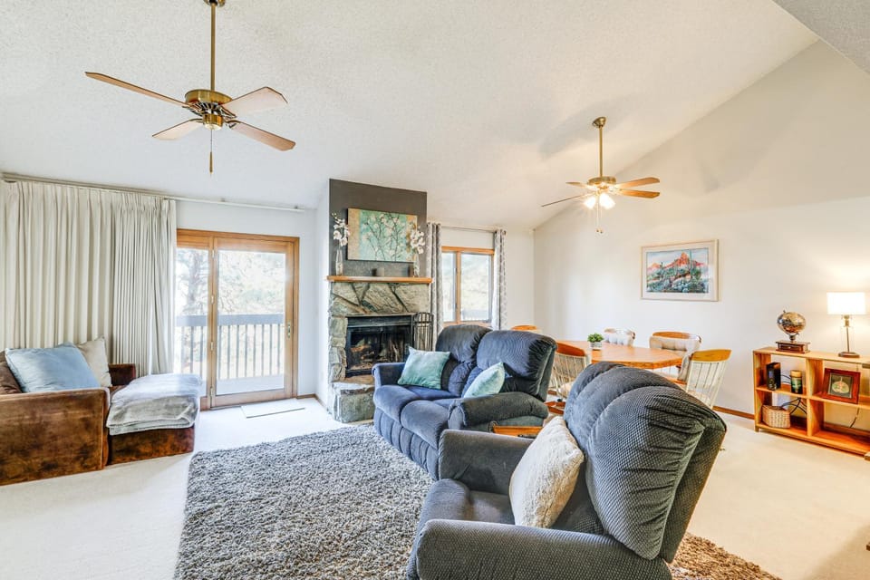 Cozy Flagstaff Retreat w/ Balcony & Mtn View! House in Flagstaff