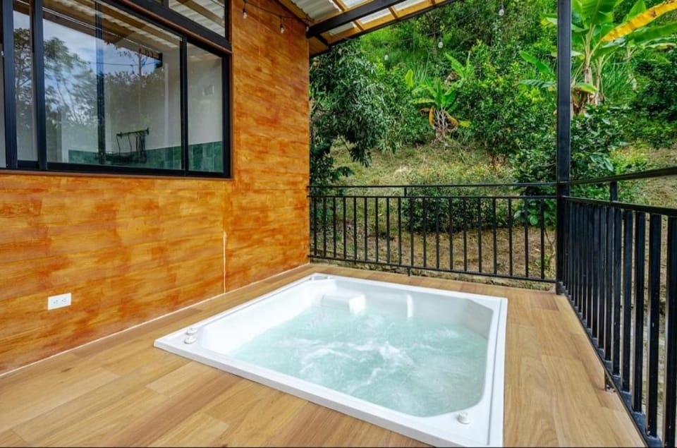 Cabaña con jacuzzi cerca de Bogotá Chalet in Cundinamarca, Colombia