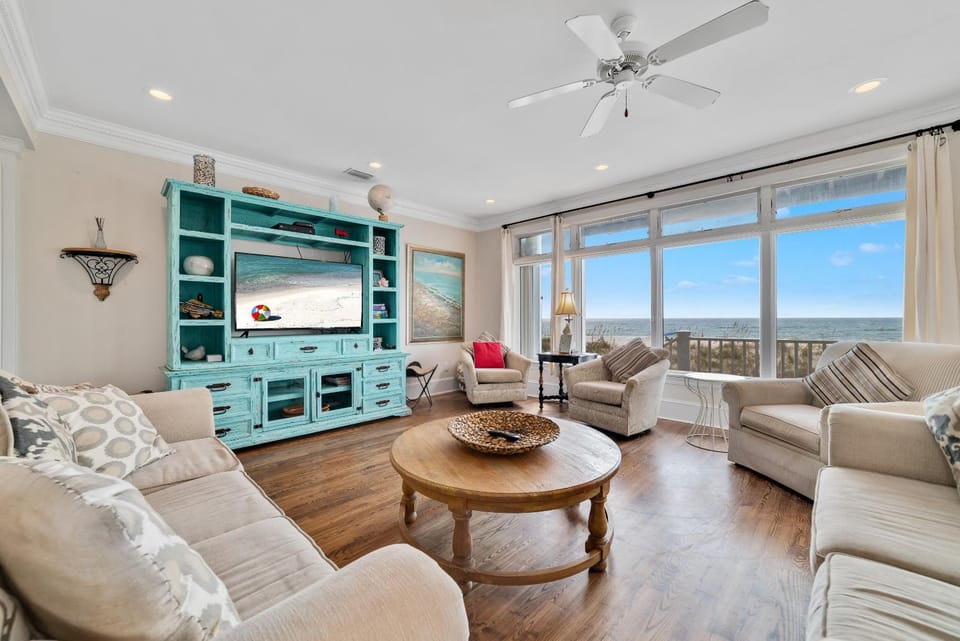 Shoreline Breeze House in West Beach